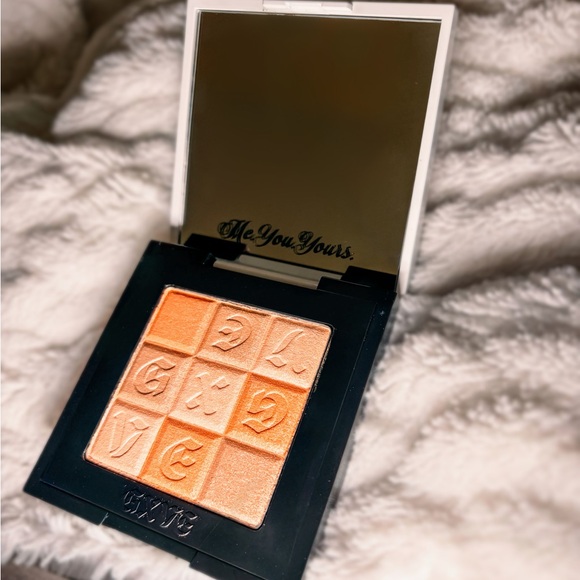 Check My Glow Multi-Dimensional Illuminating Highlighter✨ GXVE BY GWEN STEFANI - Picture 2 of 4